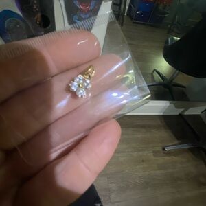 Elegant Gold and Pearl Flower Pendant